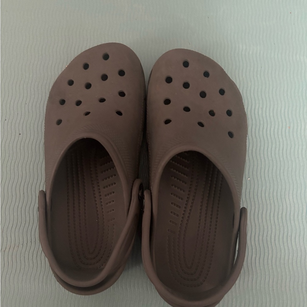 CROCS women size 6 gray  Water Shoes - Picture 2 of 7